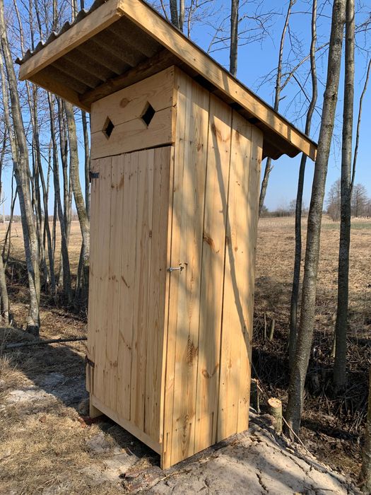 Туалет дерев'яний вуличний (суха хвойна дошка)