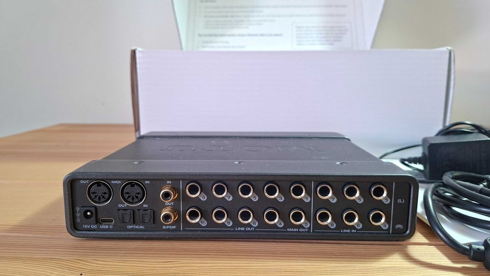 Interface de áudio MOTU UltraLite mk5 USB-C, completa com caixa original