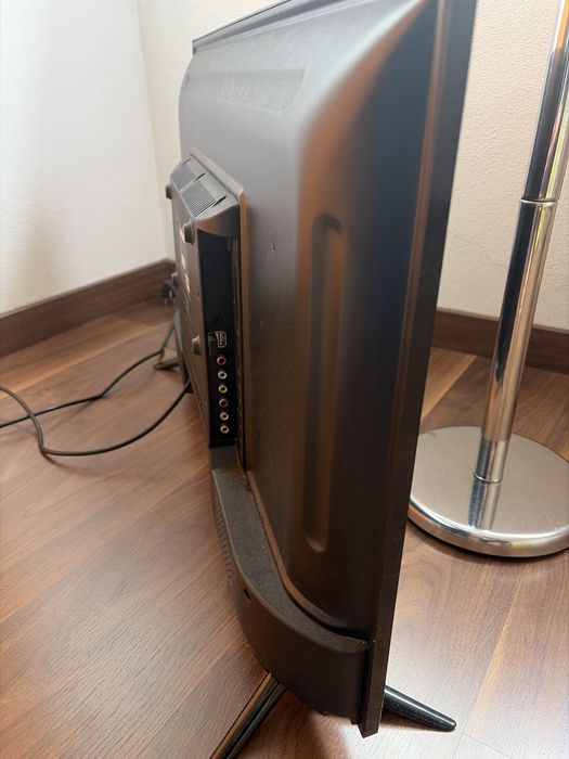 Tv 32” + chrome cast com comando