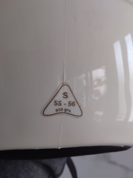 Capacete  uzado  em  muito  bom  estado  .