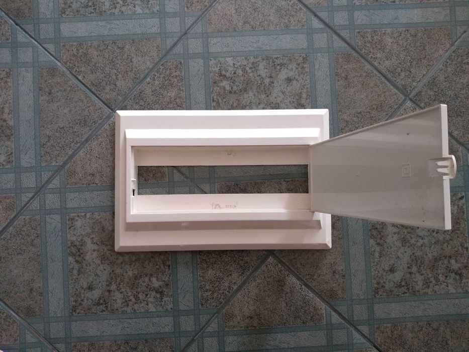 Tampa exterior de caixa de eletricidade, como NOVA!