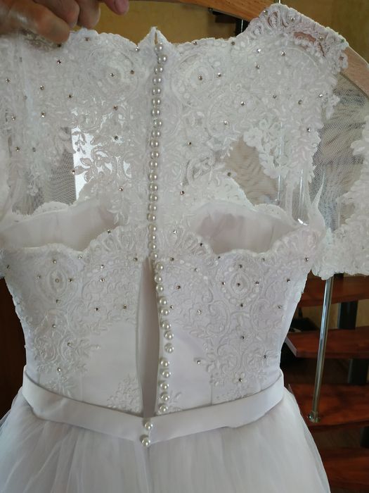 Продам весільну сукню