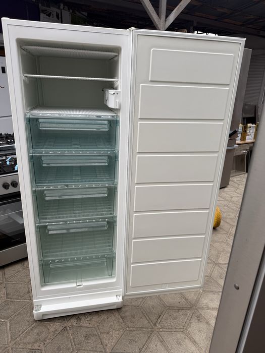 Морозильна камера Elektrolux EU8112C