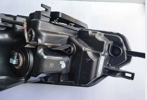 Lampa Nissan Qashqai 2017 do 21 lift J11 Koito Reflektor