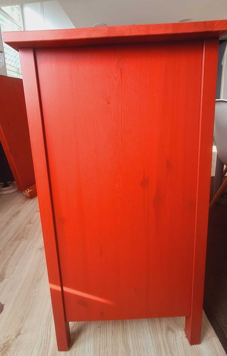 Aparador/comoda e mesa de refeições/secretária-  cor de laranja