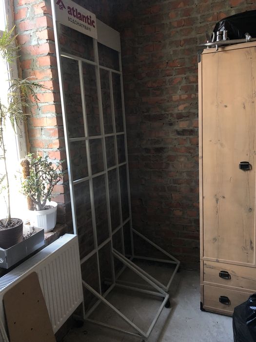 Продам стійки, етажерки, вітрини, стелажі 2 шт