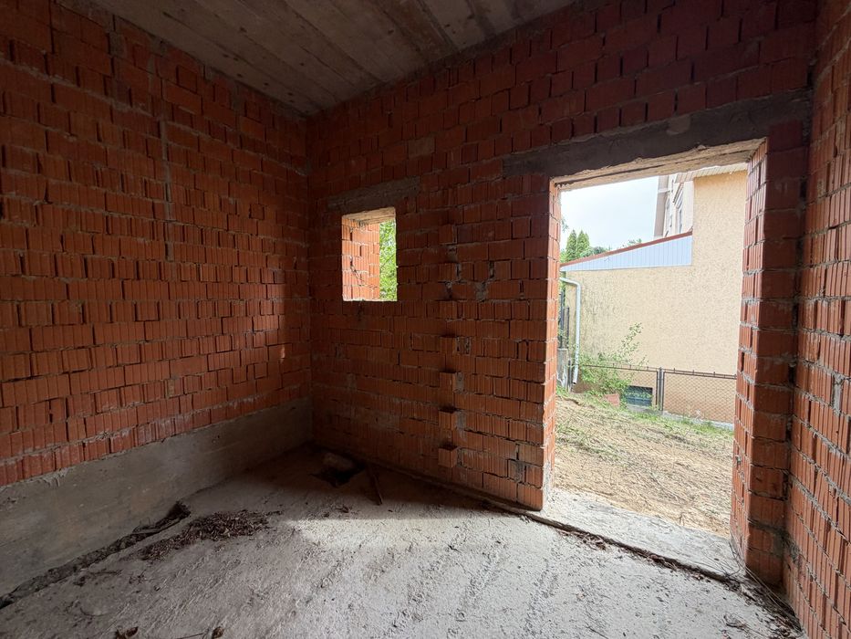 Продаж будинку в престижній локації Барвінка — мкрн. “Лазький берег”