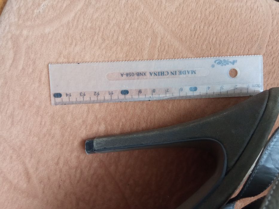Шкіряні босоніжки Zara 38 розмір
