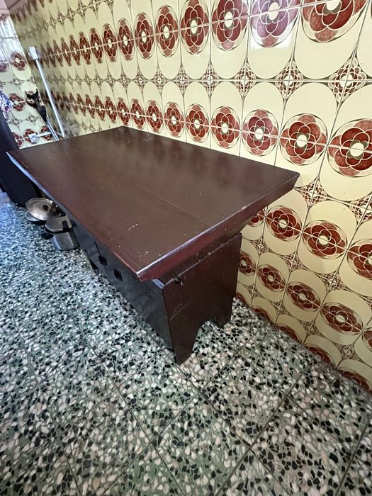 Maceira antiga escura