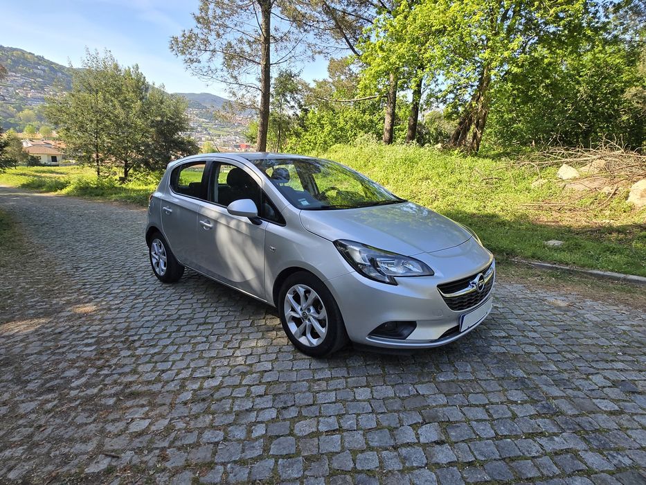 Carro em excelente estado , revisado sem nada a apontar