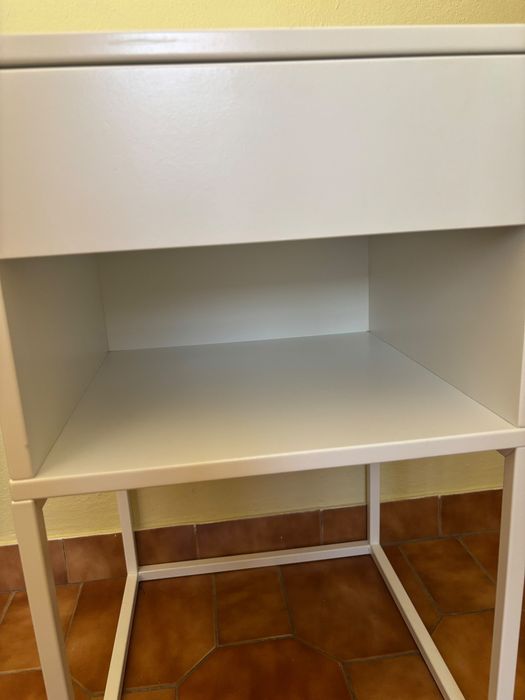 Mesa de cabeceira IKEA