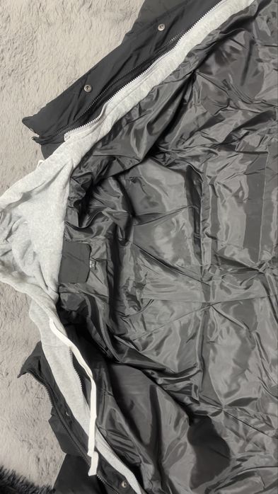 Короткий пуховик с капюшоном