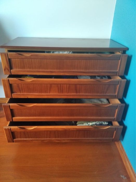 Mobilia de quarto de solteiro - Pinho Mel