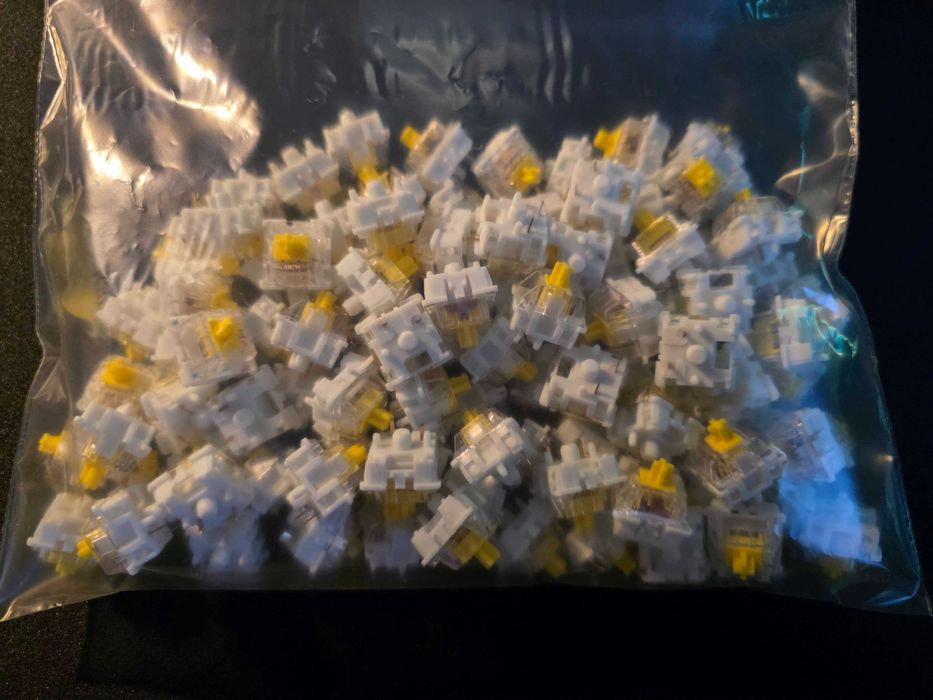 Switche MARVO Banana Crystal Outemu przekaźniki mechaniczne 98 szt.