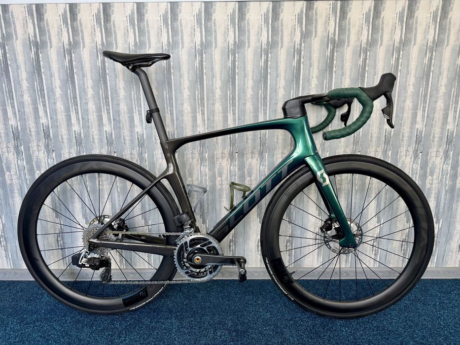 Шосейний велосипед Scott Foil RC 20