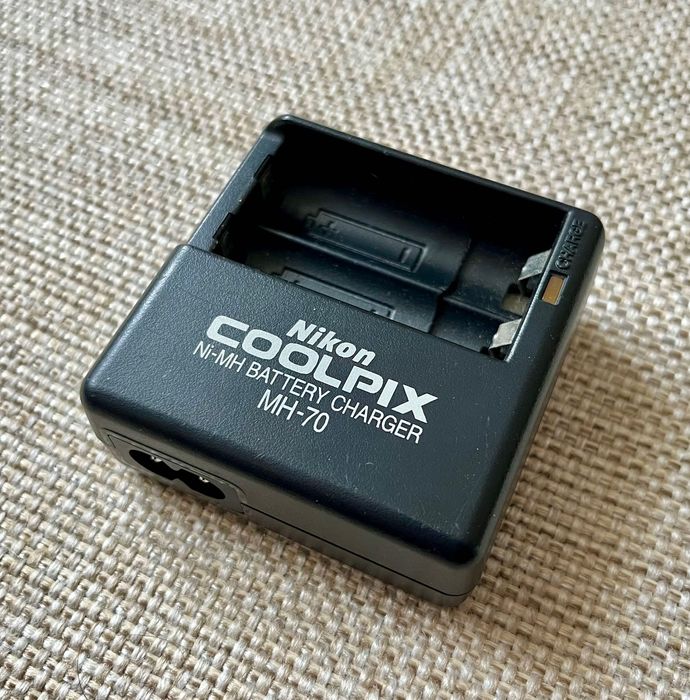 Ładowarka Nikon Coolpix MH-70