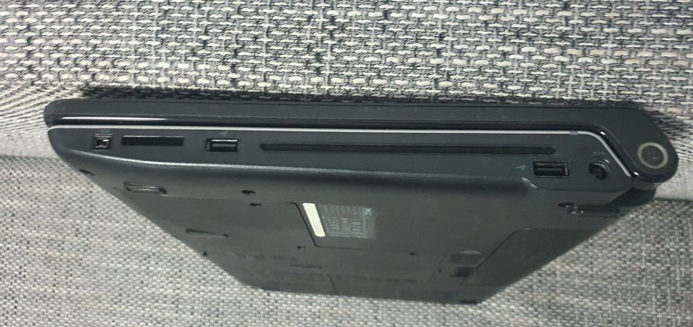 Dell studio 1749 Intel i5 4GB RAM SSD 250GB