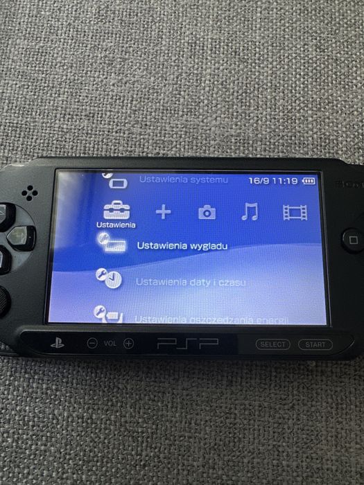 PSP E1004 przenośna konsola
