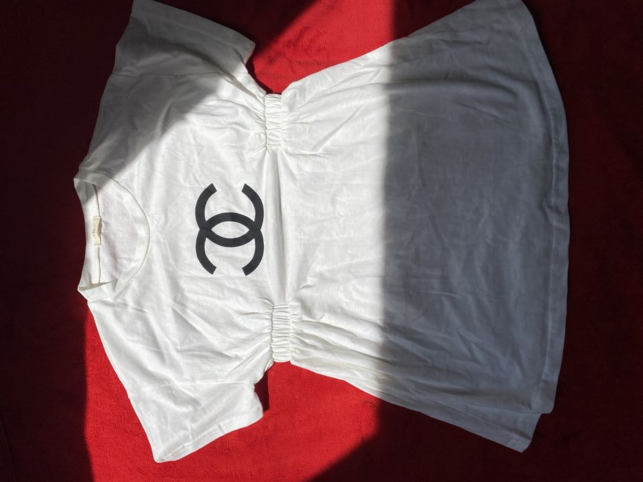 Коротенька сукенька на дівчинку.