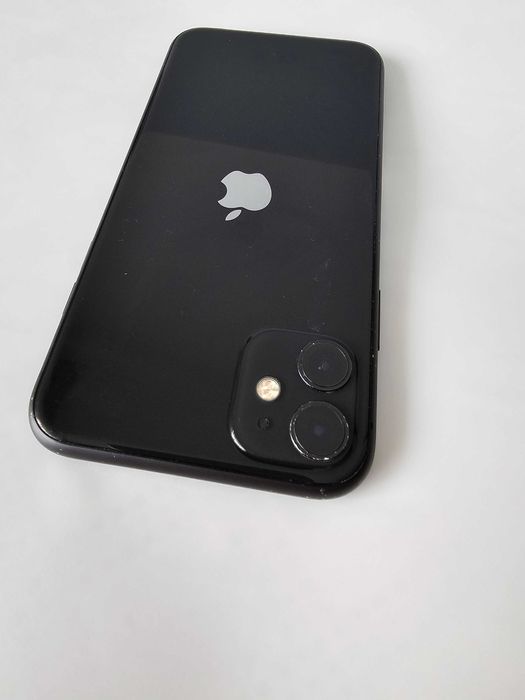 Iphone 11 64GB. Muito bom.