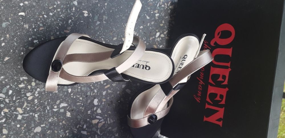 Босоніжки нові зручні