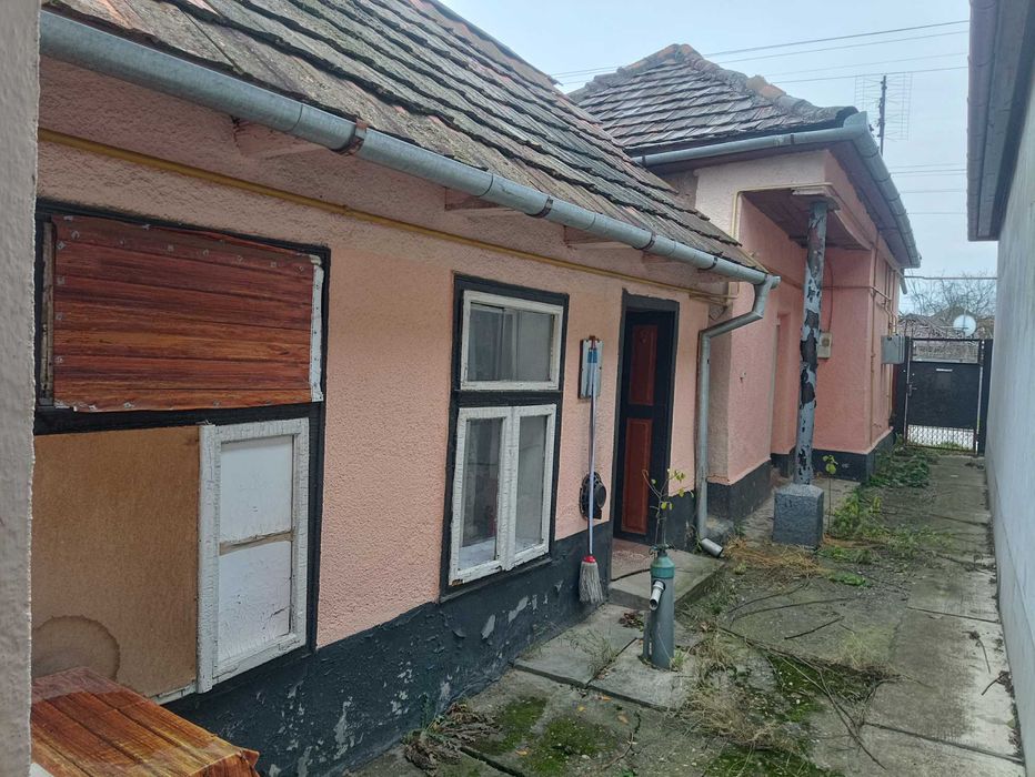 НЕВЕЛИКИЙ 54 кв.м., КОМПАКТНИЙ будинок у житловому стані, тиха вулиця