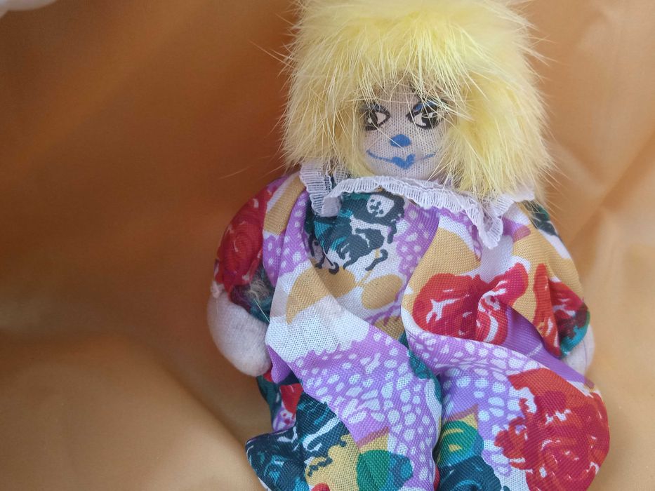 Клоун в капелюші