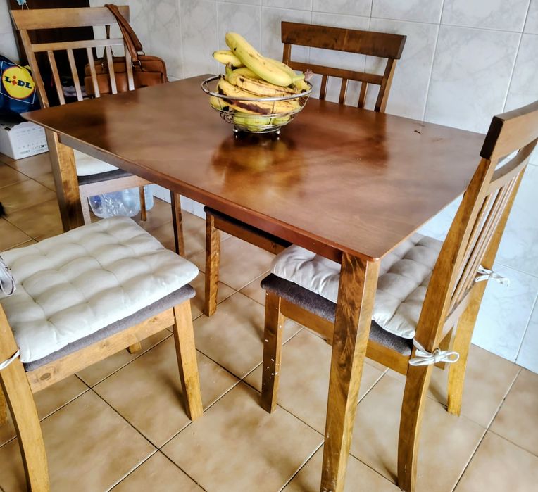 Mesa com 4 cadeiras Madeira