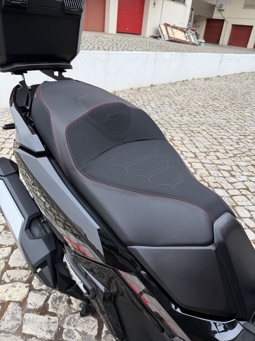 Honda adv 350 Black night F/extras