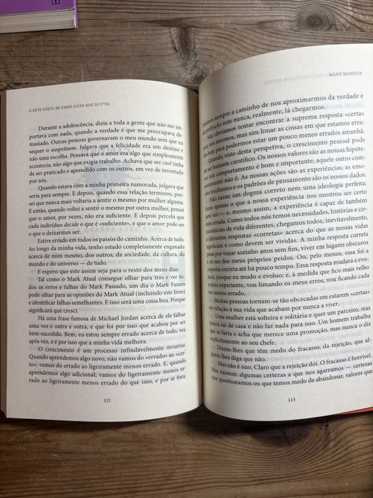 Livro " A arte subtil de saber dizer que se foda" Mark Manson