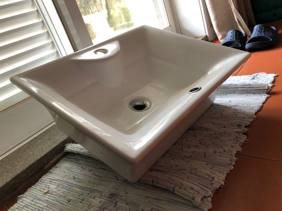 Lavatório de pousar