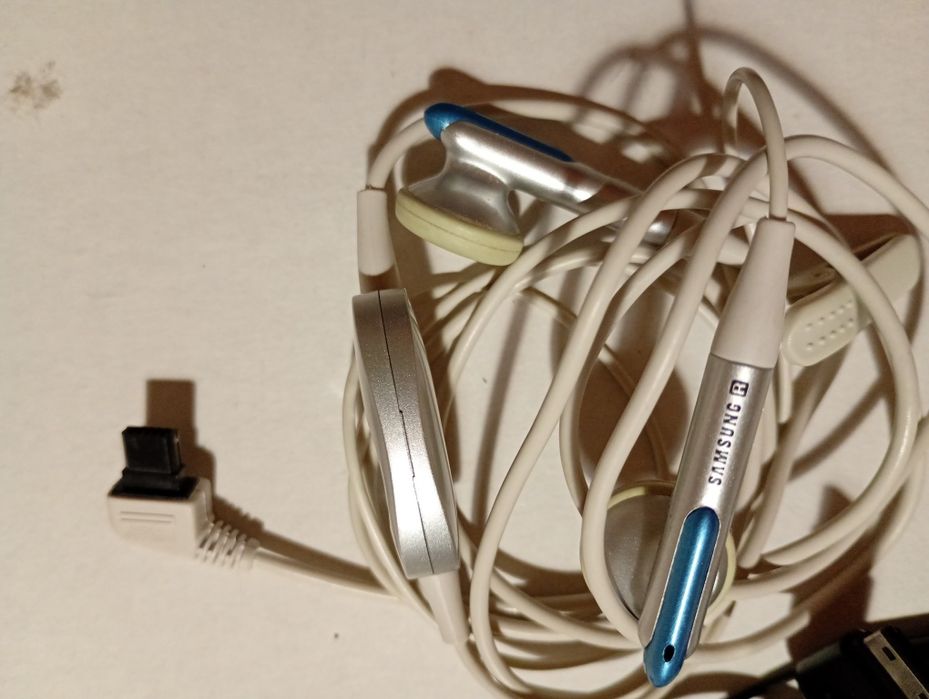 Зарядки та навушники Samsung (старий роз'єм), PC кабелі, перехідники