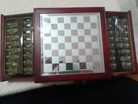 Tabuleiro de Xadrez em madeira 45x45 + 32 Peças em cerâmica São Victor • OLX  Portugal