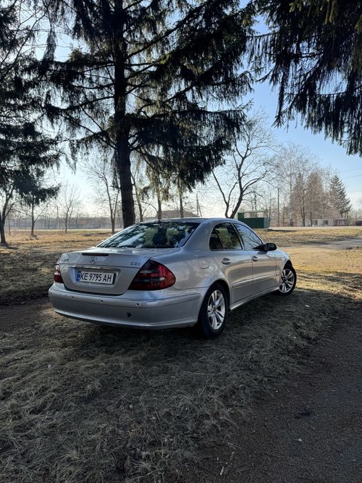Mercedes-Benz E-class 211