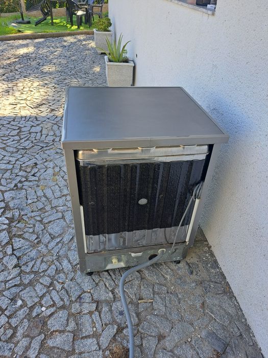 Maquina de lavar a loiça Candy.