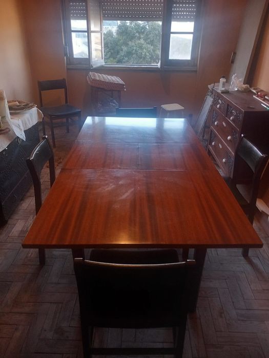 Mesa de jantar e 4 cadeiras