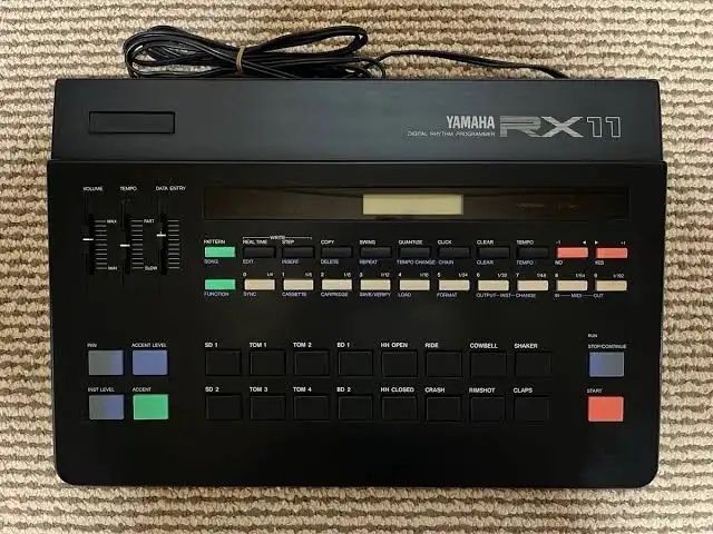 Caixa de ritmos vintage Yamaha RX11