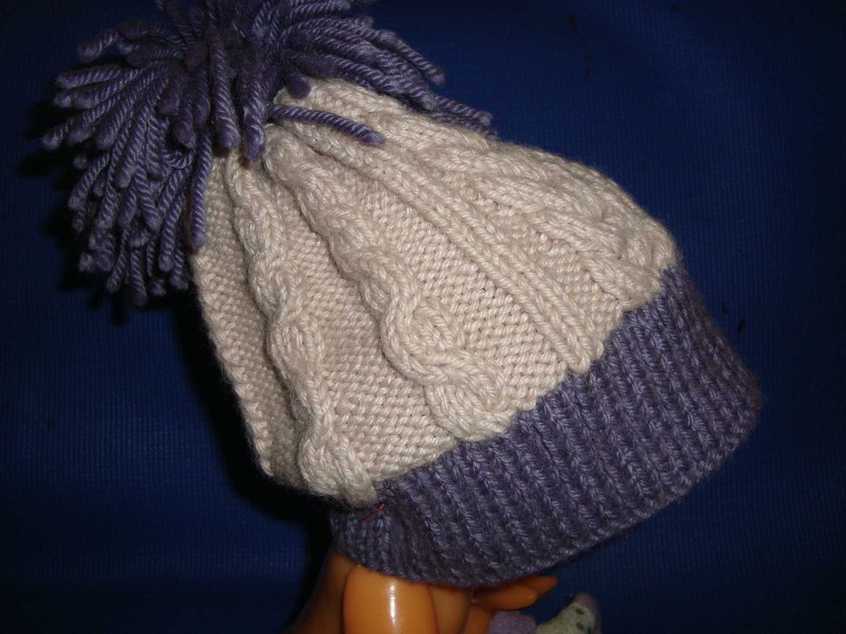 Шапка женская зимняя вязаная с бомбоном.