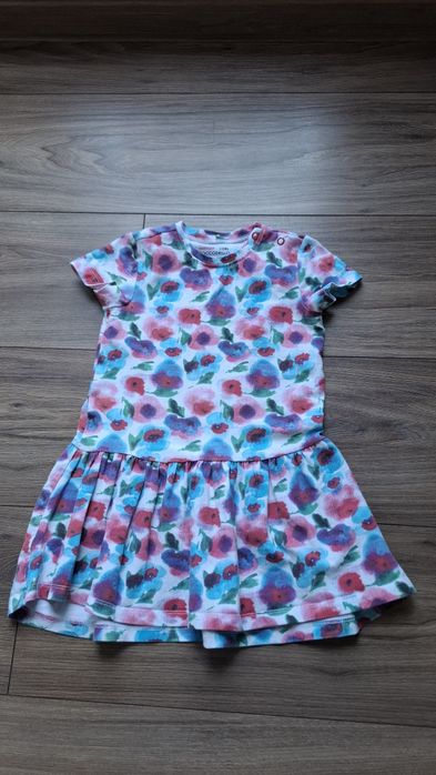 Sukienka w kwiaty 98