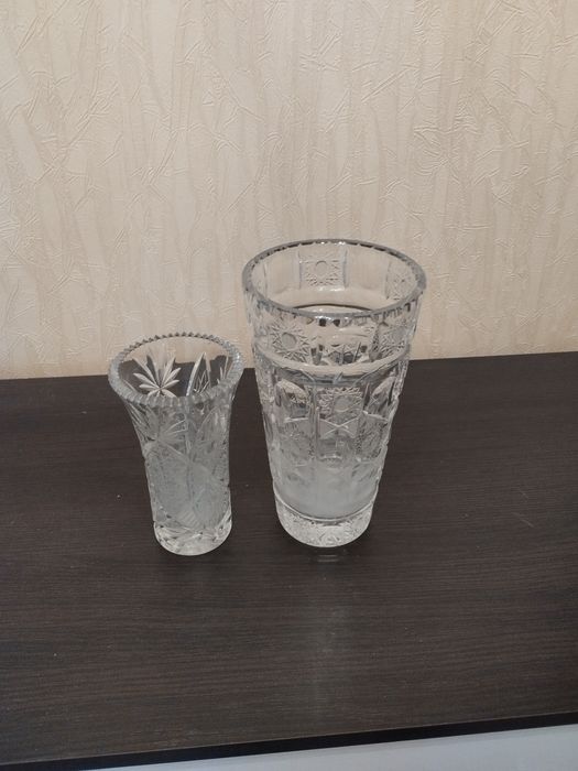 Продаются хрустальные вазы .