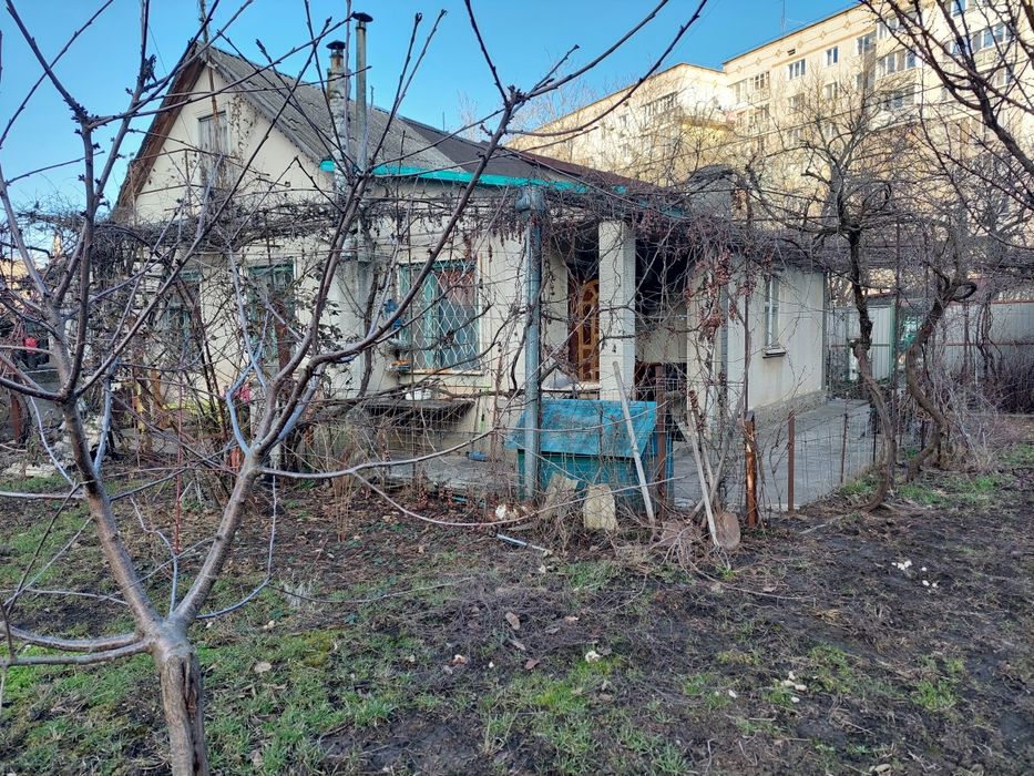 Продам дом в Черноморске районе Вечернего рынка.