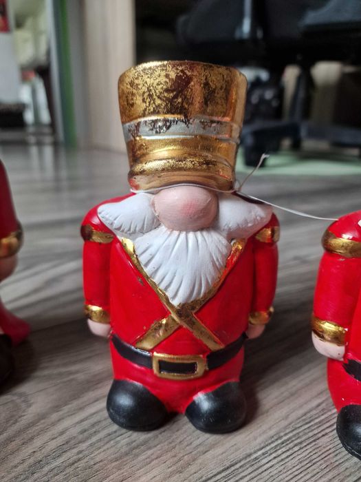 Dziadek do orzechów figurka bożonarodzeniowa mikołaj ceramiczna