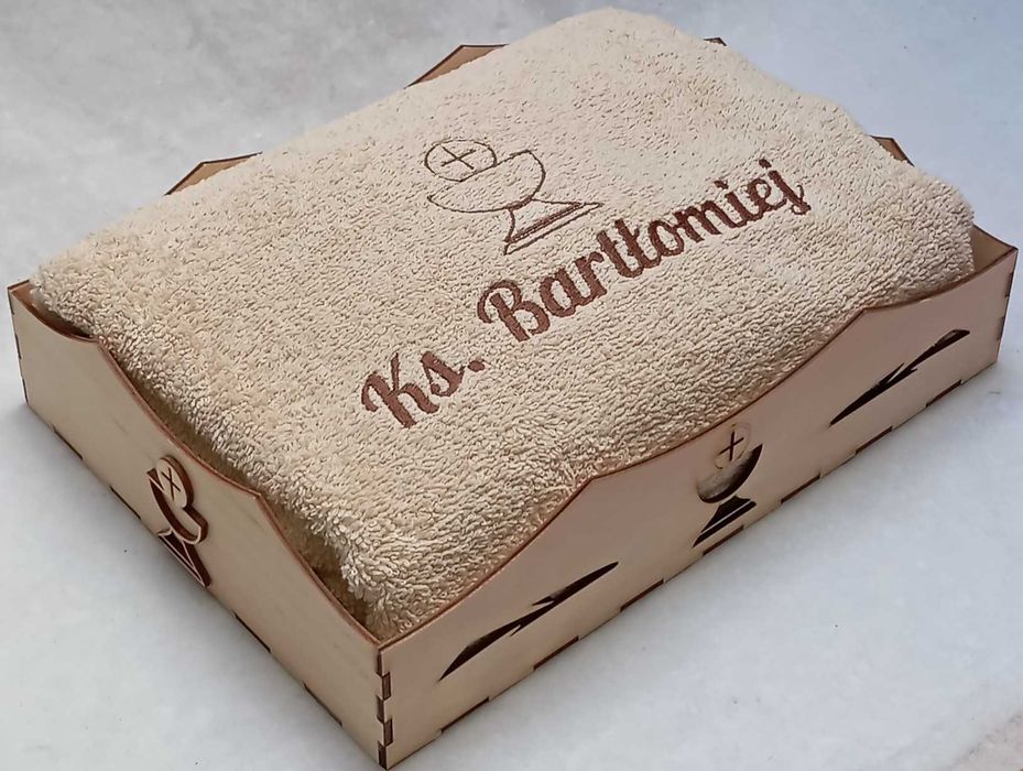 Ręcznik 100x50 550 Z Pudełkiem Haft Dla Osoby Duchownej Podziękowanie