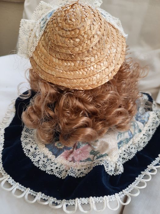 Boneca de porcelana/  Novo Preço