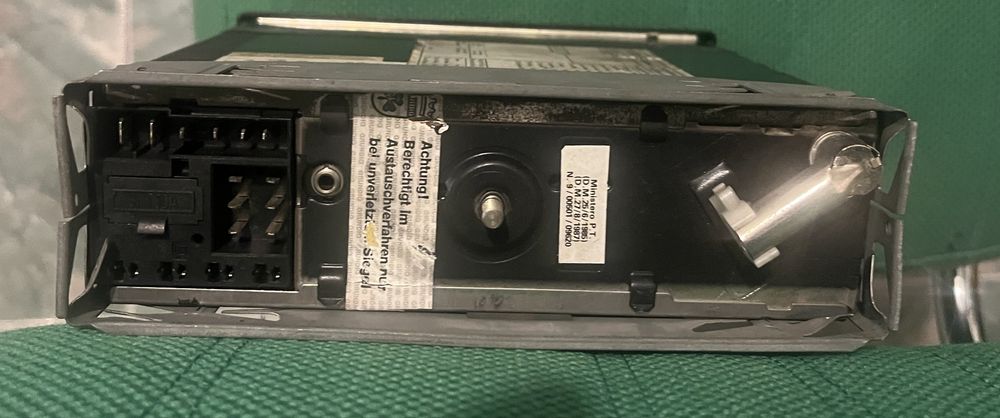 Auto-radio Grundig em perfeito estado