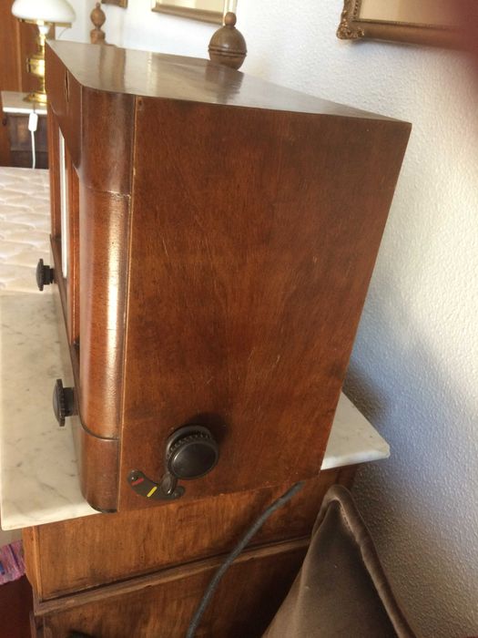 Rádio Antigo castanho