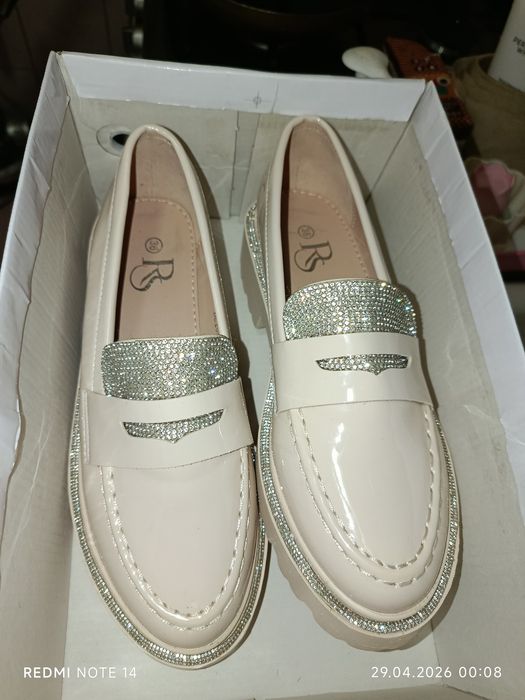 Buty damskie 36 z cyrkoniami kremowe