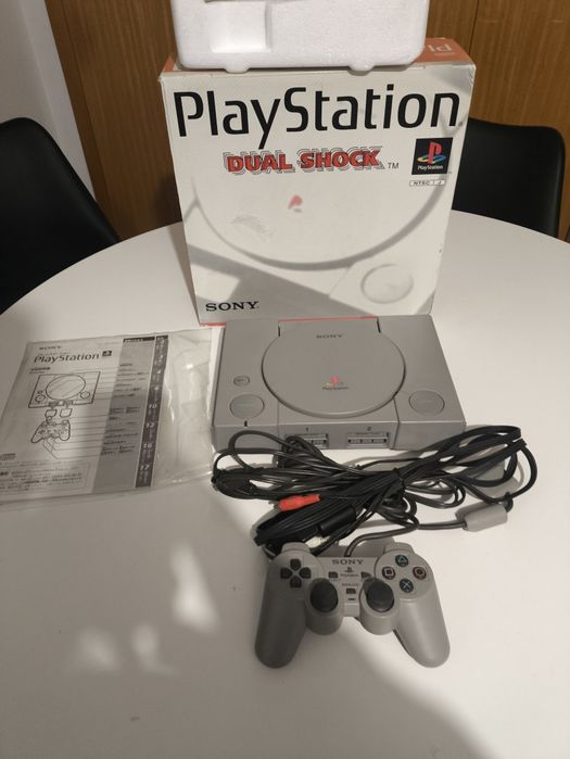 Sony PlayStation 1 (PS1) SCPH-7000 Japonesa - Completa na Caixa (CIB)