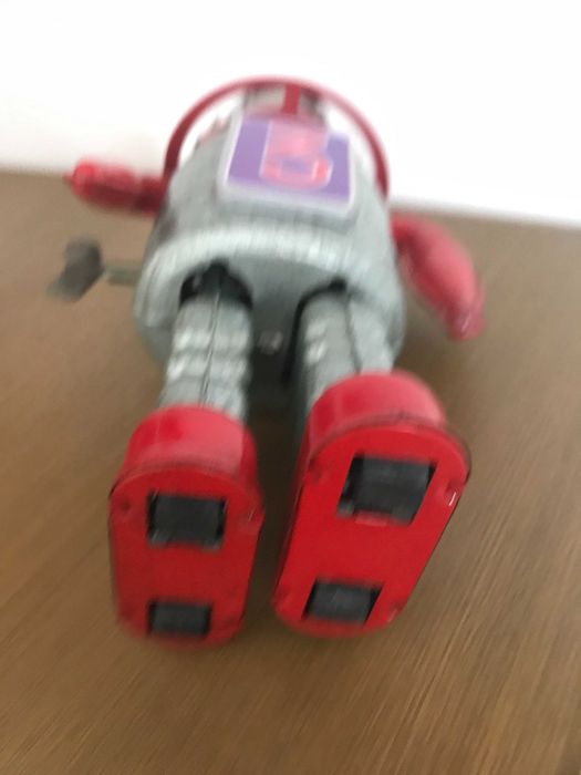 Robot de corda em metal