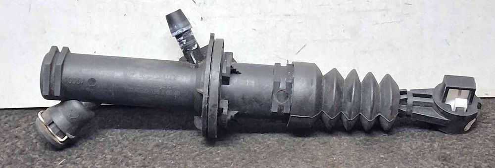 Bomba Principal da Embraiagem 306100642R - RENAULT CLIO IV